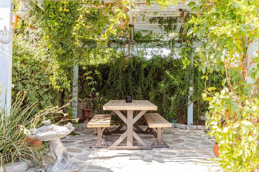 Hébergement de vacances Newly Furnished Pool House